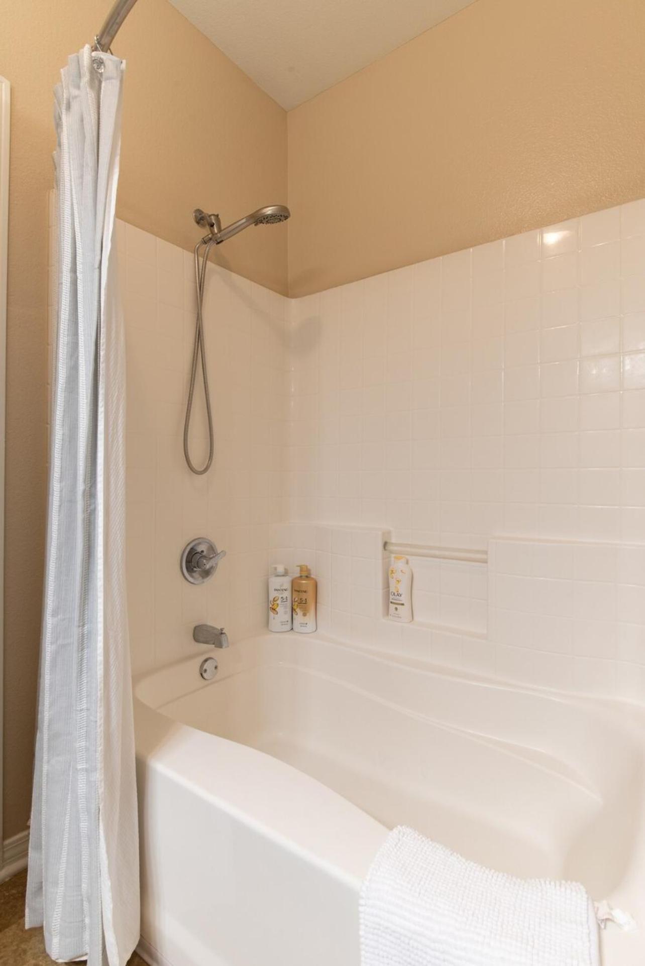 Luxury Suite, Fast Wifi, King Bed, Pool And Spa Santa Clarita Exterior photo