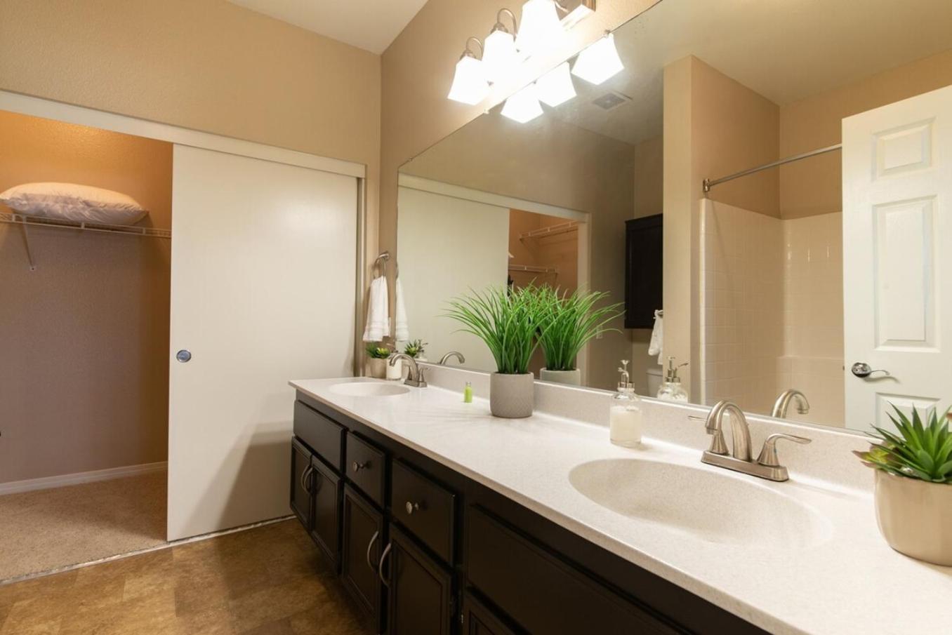 Luxury Suite, Fast Wifi, King Bed, Pool And Spa Santa Clarita Exterior photo