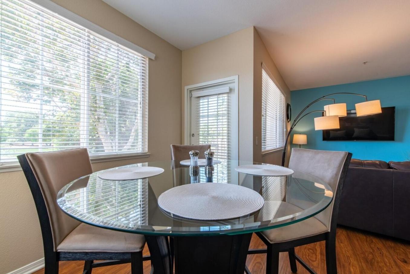 Luxury Suite, Fast Wifi, King Bed, Pool And Spa Santa Clarita Exterior photo
