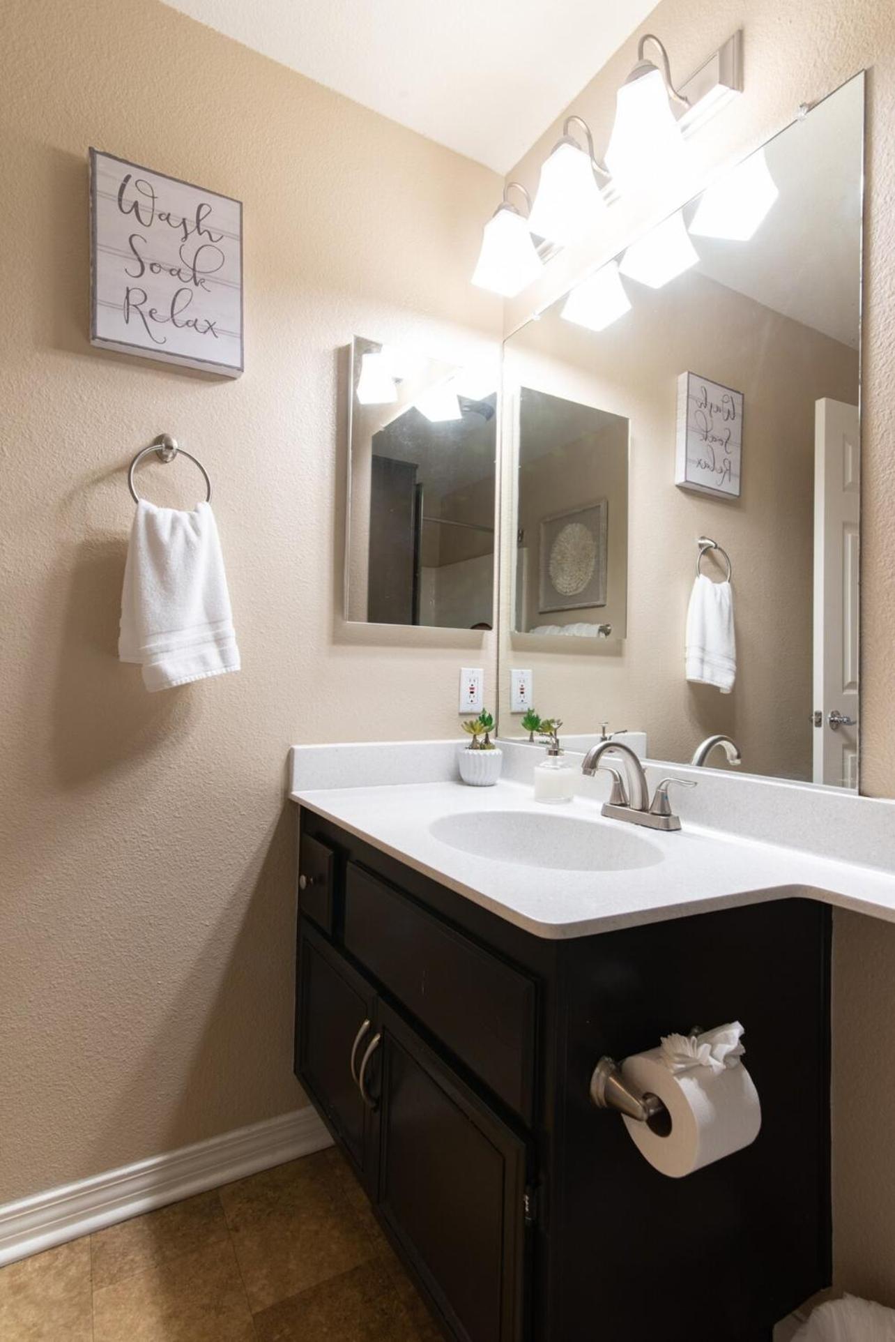 Luxury Suite, Fast Wifi, King Bed, Pool And Spa Santa Clarita Exterior photo